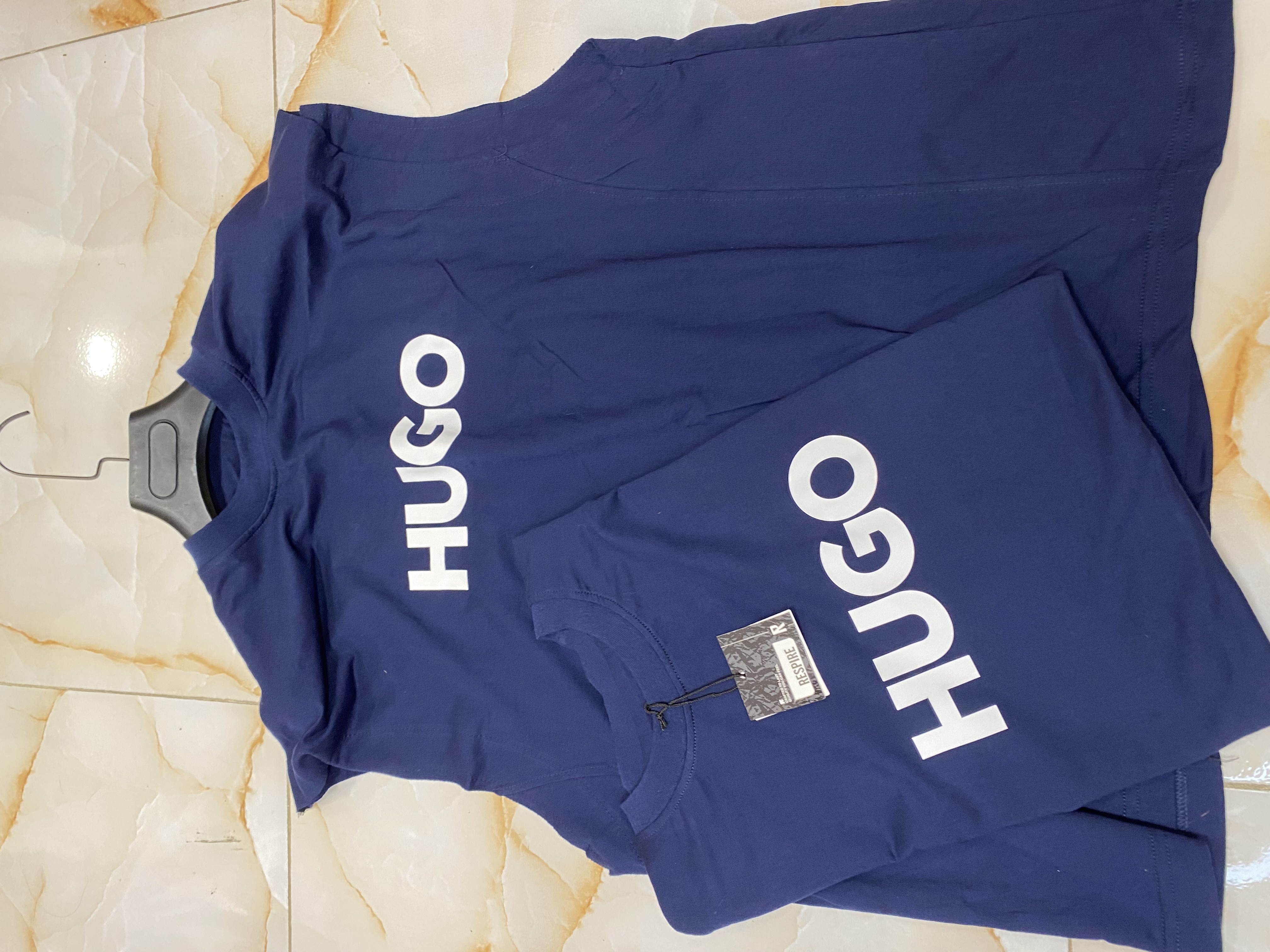 تیشرت وست طرحHUGO